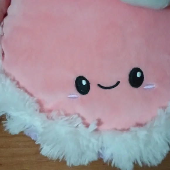 Squishable Clamshell with Pearl - Picture 5 of 6